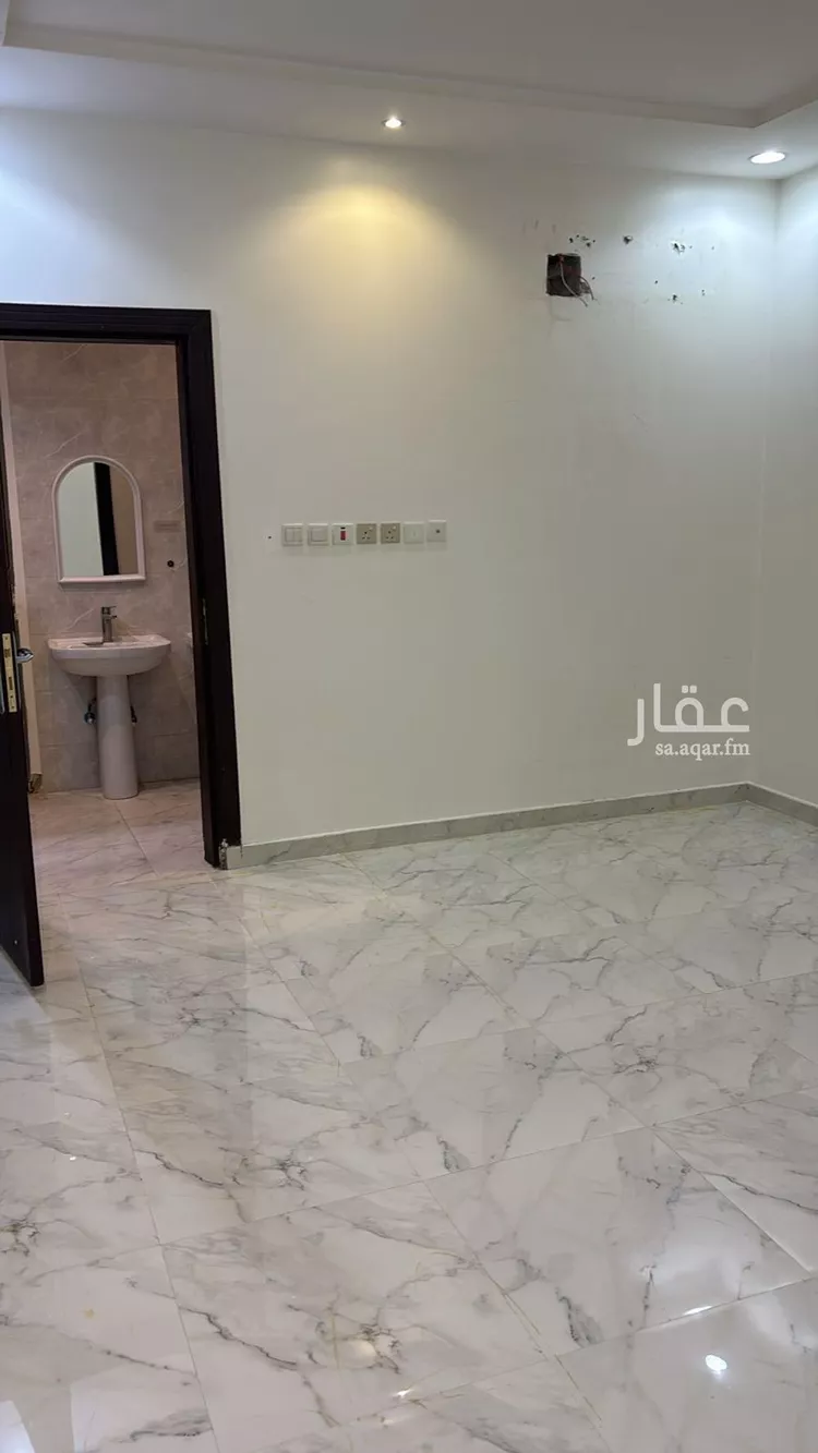 فيلا للبيع في شارع محمد بن عبدالحكيم, حي المعيزيلة, مدينة الرياض, منطقة الرياض صورة 3