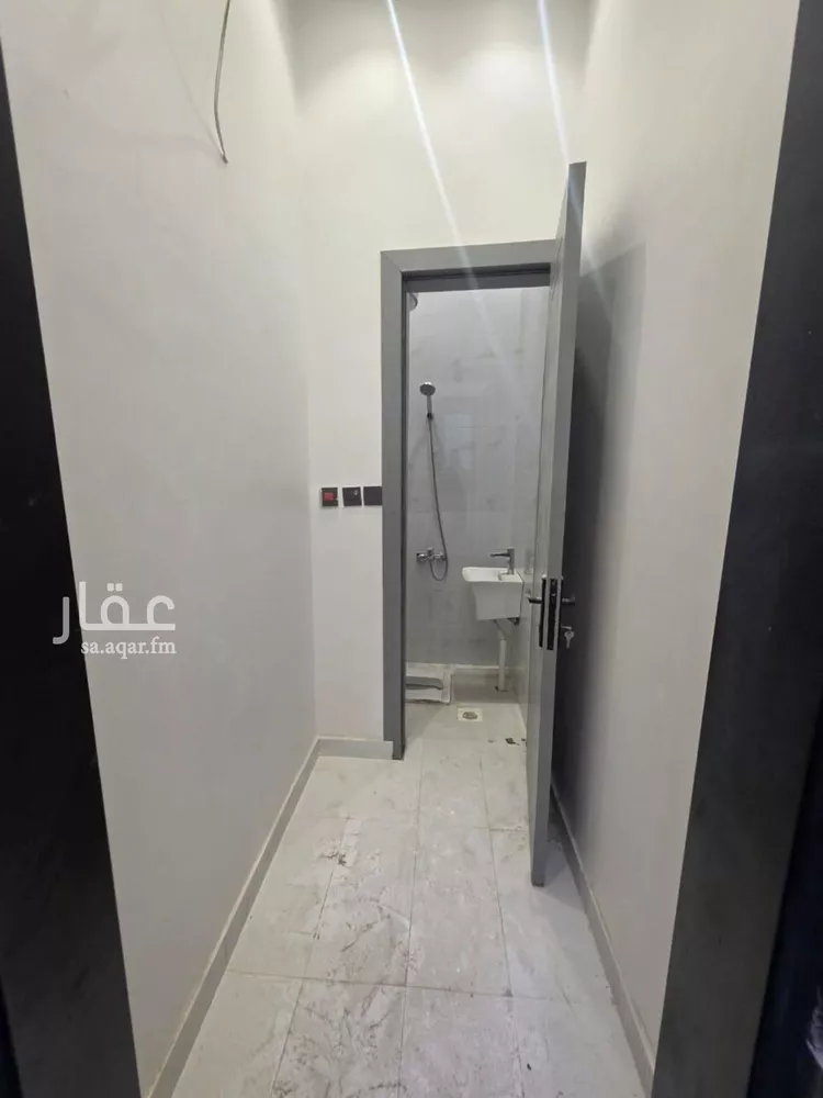 دور للبيع في شارع حمد الخطيب, حي البيان, مدينة الرياض, منطقة الرياض 9