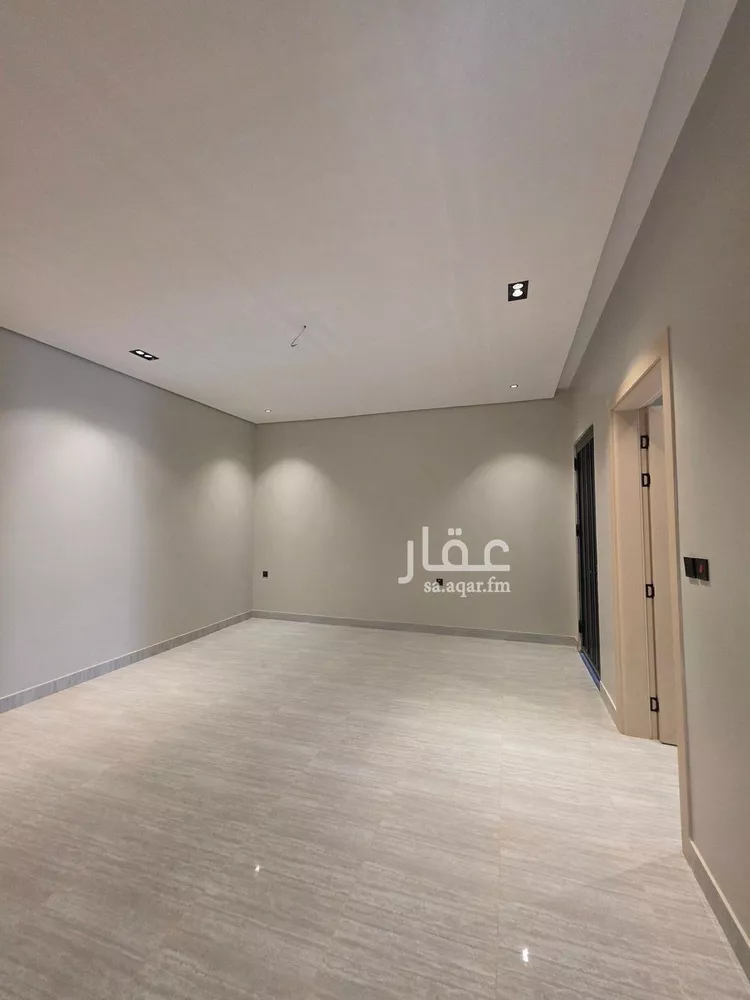 Floor for Sale in Riyadh Ar Rimal 18