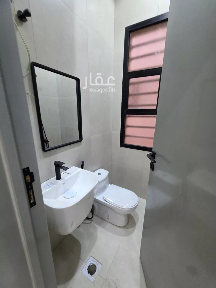 Floor for Sale in Riyadh Okaz 8
