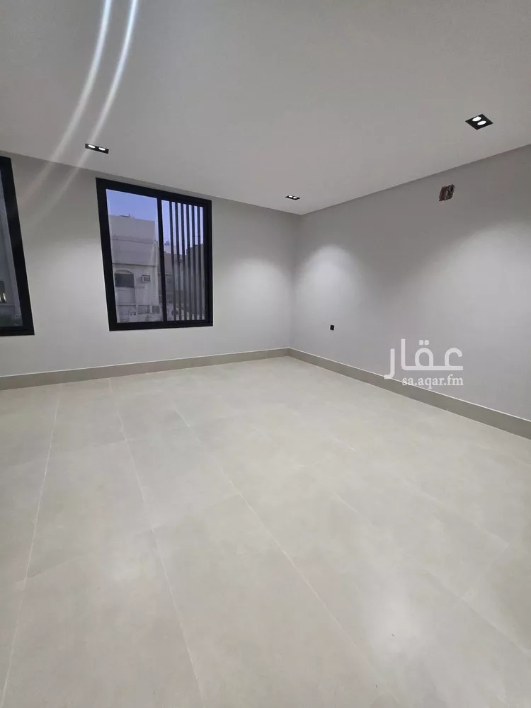 فيلا للبيع في شارع أحمد بن ناصر الباعوني, حي العريجاء الغربي, مدينة الرياض, منطقة الرياض 18