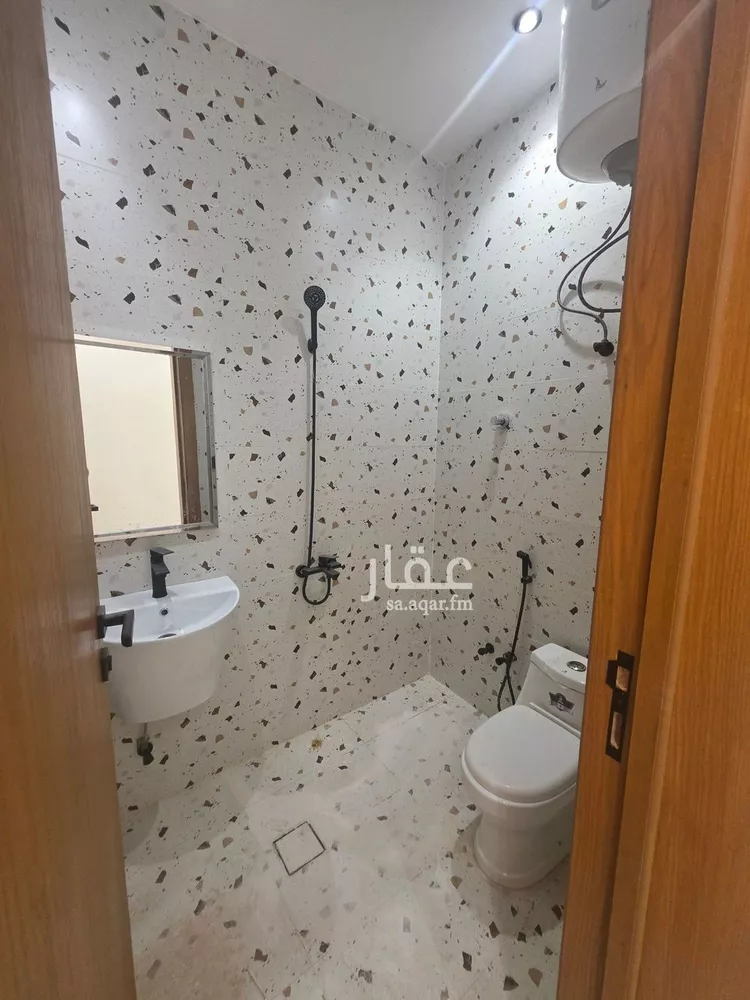 فيلا للبيع في شارع عبدالخالق الصابوني, حي عكاظ, مدينة الرياض, منطقة الرياض صورة 5