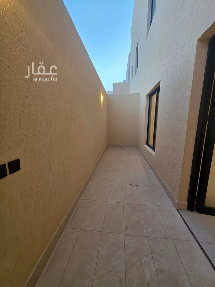 Floor for Sale in Riyadh Al Maizilah 12