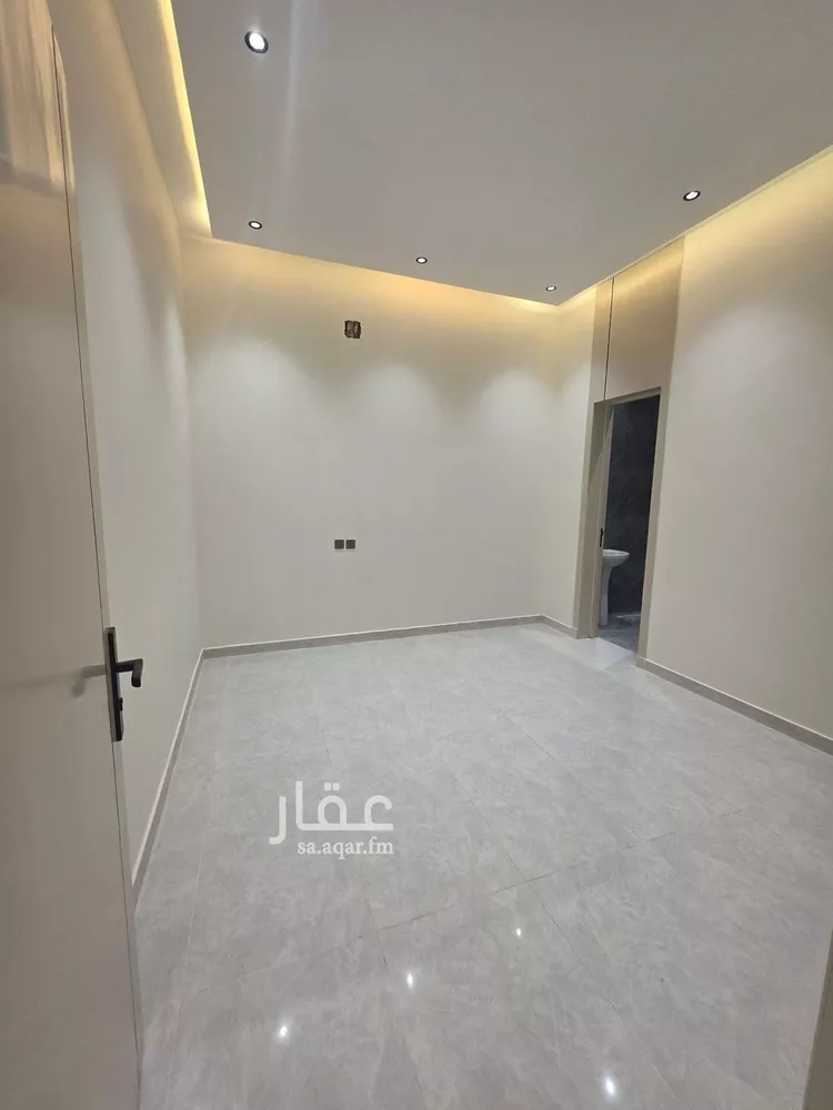 دور للبيع في شارع المحرز, حي أحد, مدينة الرياض, منطقة الرياض 8