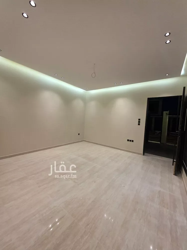 Floor for Sale in Riyadh Dirab 6