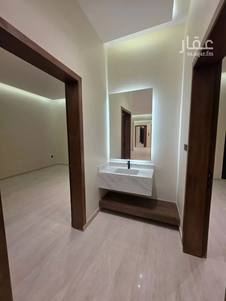 Floor for Sale in Riyadh Dirab 8