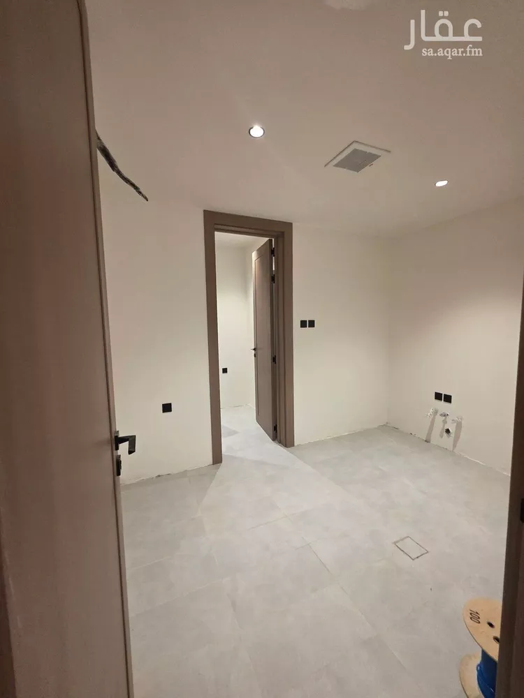 Floor for Sale in Riyadh Al Maizilah 13