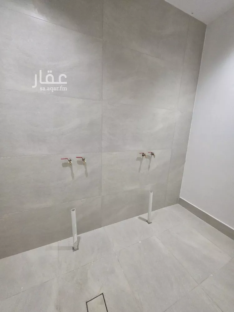 دور للبيع في شارع نافع بن أبي نعيم, حي بدر, مدينة الرياض, منطقة الرياض 8