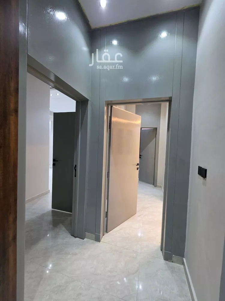 Floor for Sale in Riyadh Okaz 11