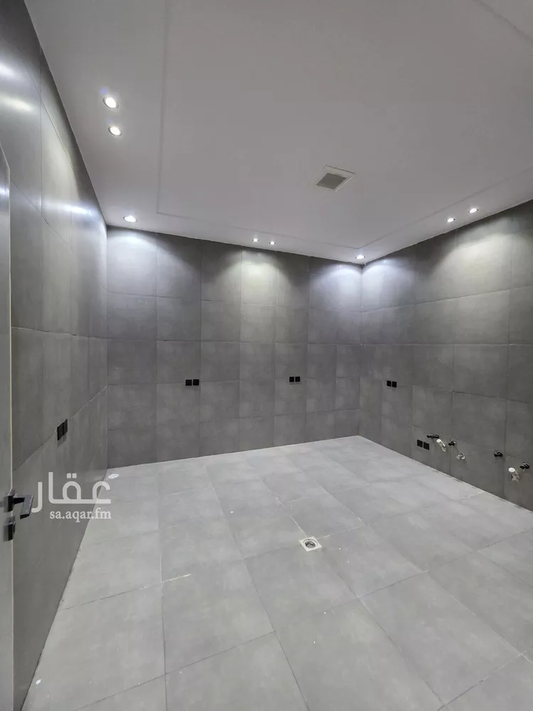 Floor for Sale in Riyadh Okaz 8