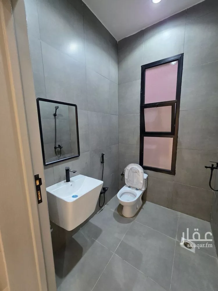 Floor for Sale in Riyadh Okaz 12