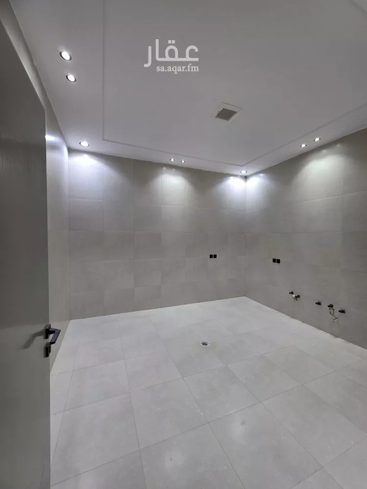 Floor for Sale in Riyadh Okaz 16