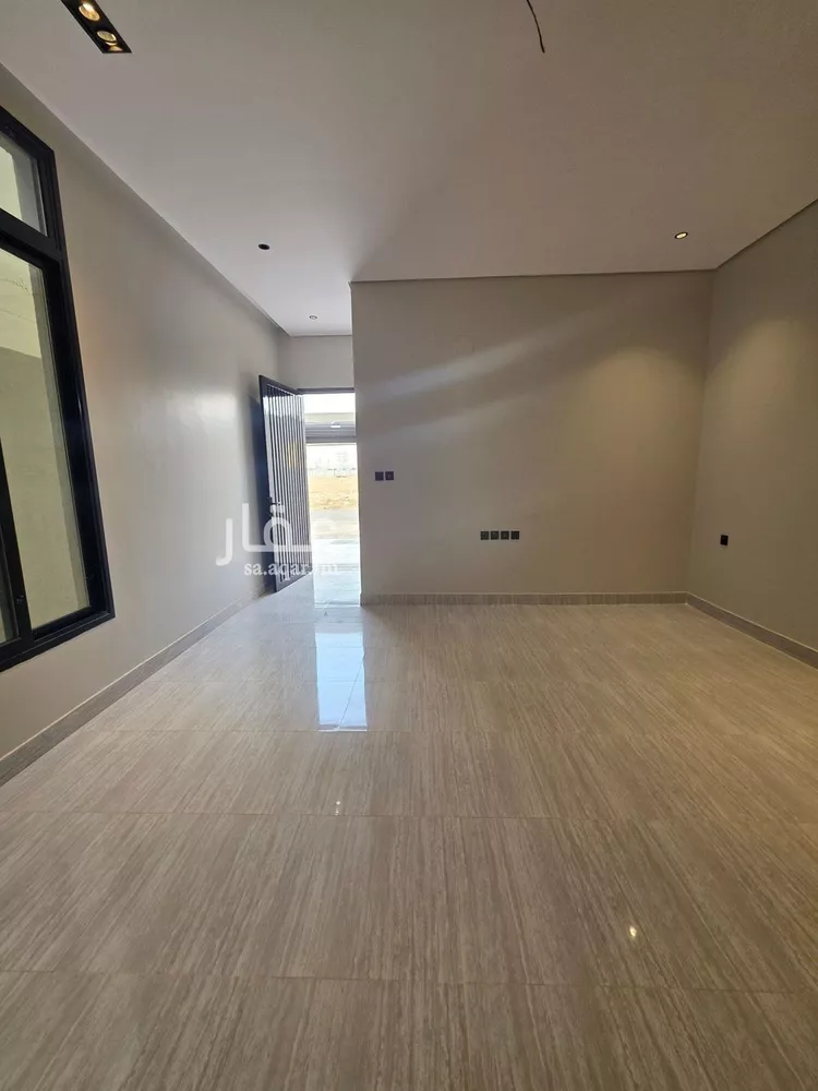 Floor for Sale in Riyadh Ar Rimal 10