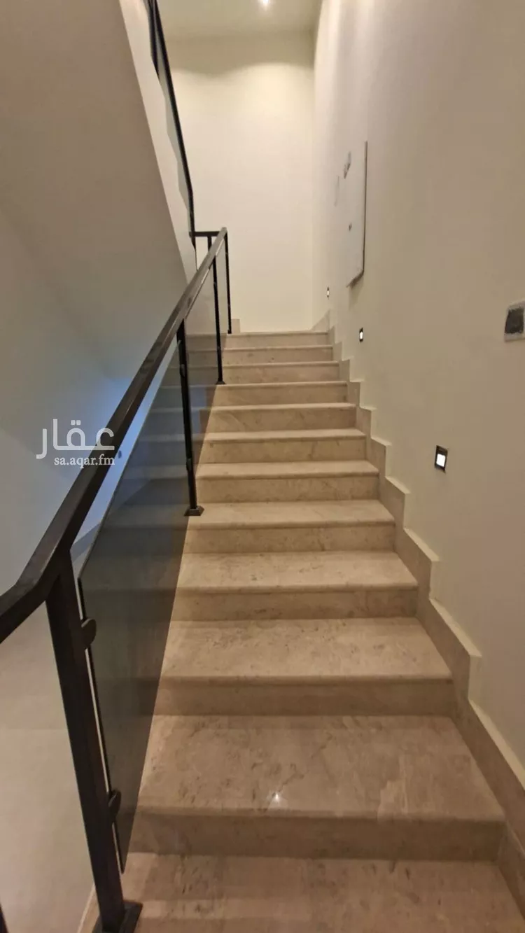 فيلا للبيع في شارع الصفار الذهبي, حي عكاظ, مدينة الرياض, منطقة الرياض 8