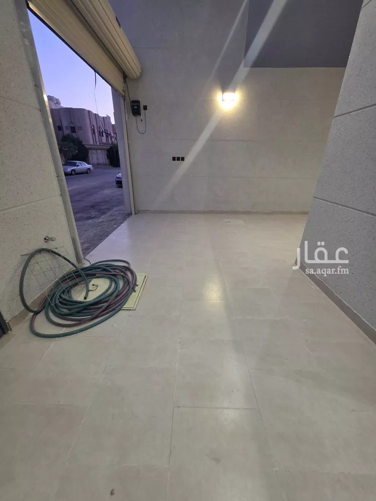 فيلا للبيع في شارع أحمد بن ناصر الباعوني, حي العريجاء الغربي, مدينة الرياض, منطقة الرياض 25