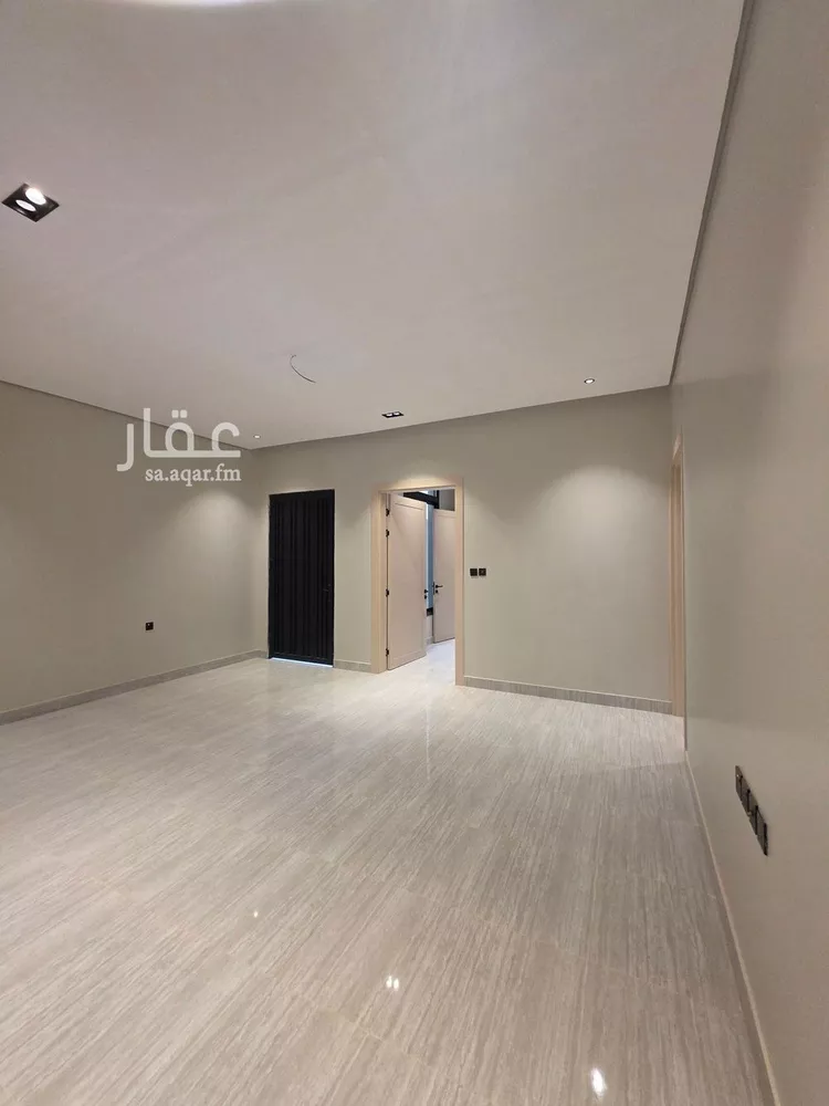 Floor for Sale in Riyadh Ar Rimal 13