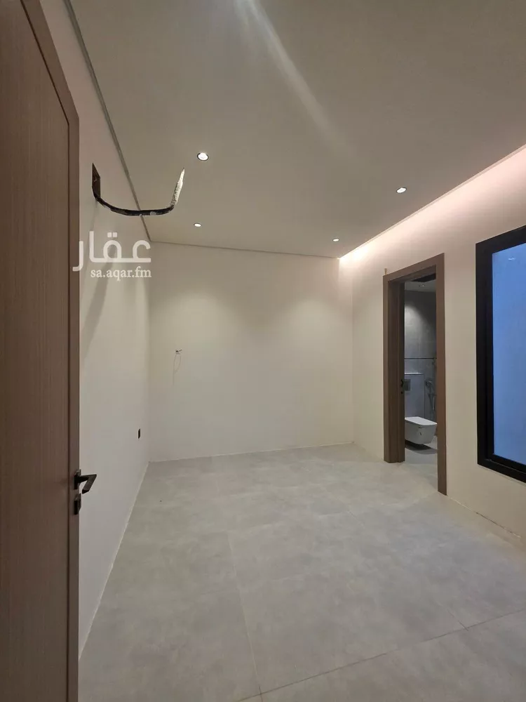 Floor for Sale in Riyadh Al Maizilah 7