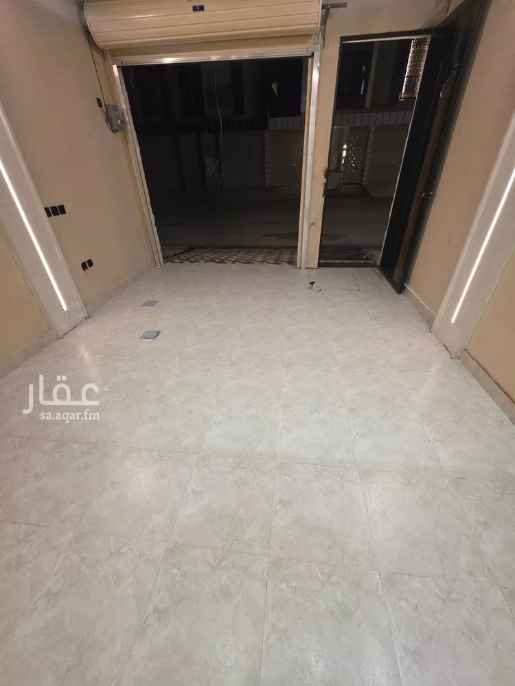 دور للبيع في شارع نافع بن أبي نعيم, حي بدر, مدينة الرياض, منطقة الرياض صورة 4