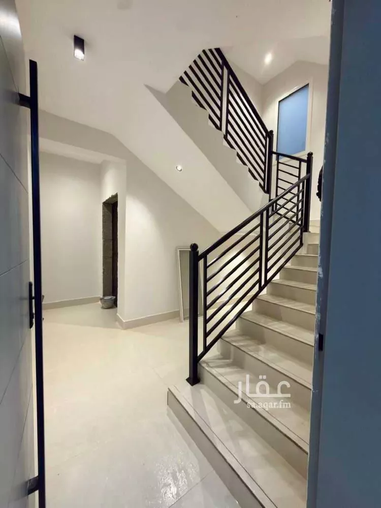Floor for Sale in Riyadh Ar Rimal 8