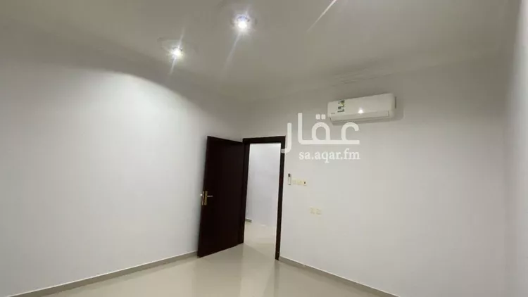 فيلا للإيجار في شارع علي بن نصر الحلي, حي عكاظ, مدينة الرياض, منطقة الرياض صورة 4