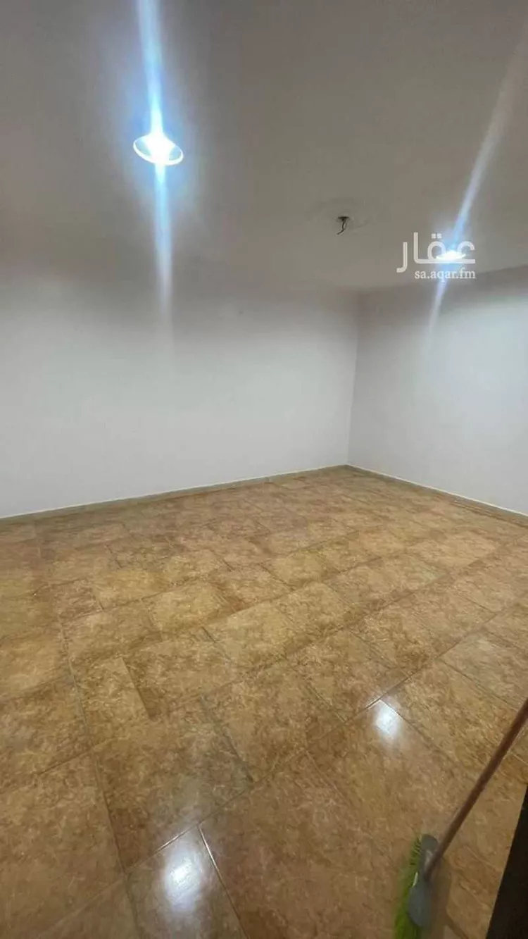 شقة للإيجار في شارع الديوانية ، حي العزيزية ، الرياض ، منطقة الرياض صورة 2