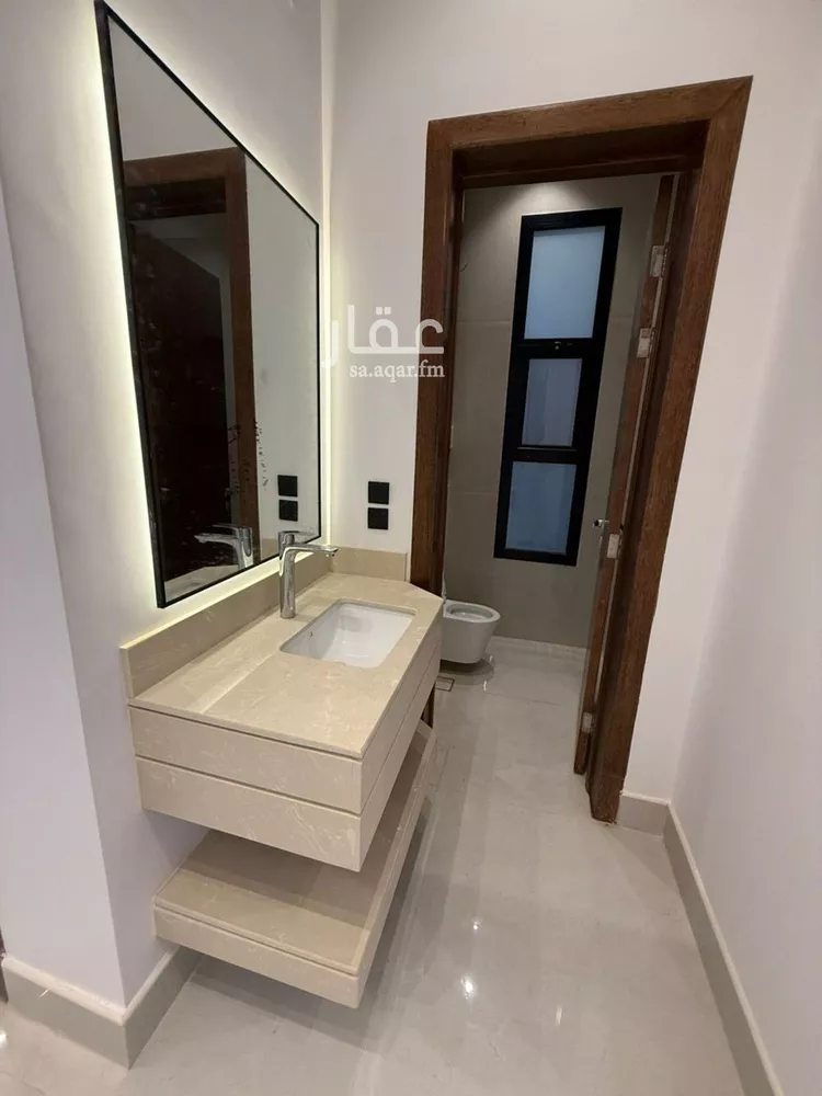 فيلا للبيع في شارع أحمد الكازروني, حي المهدية, مدينة الرياض, منطقة الرياض صورة 3