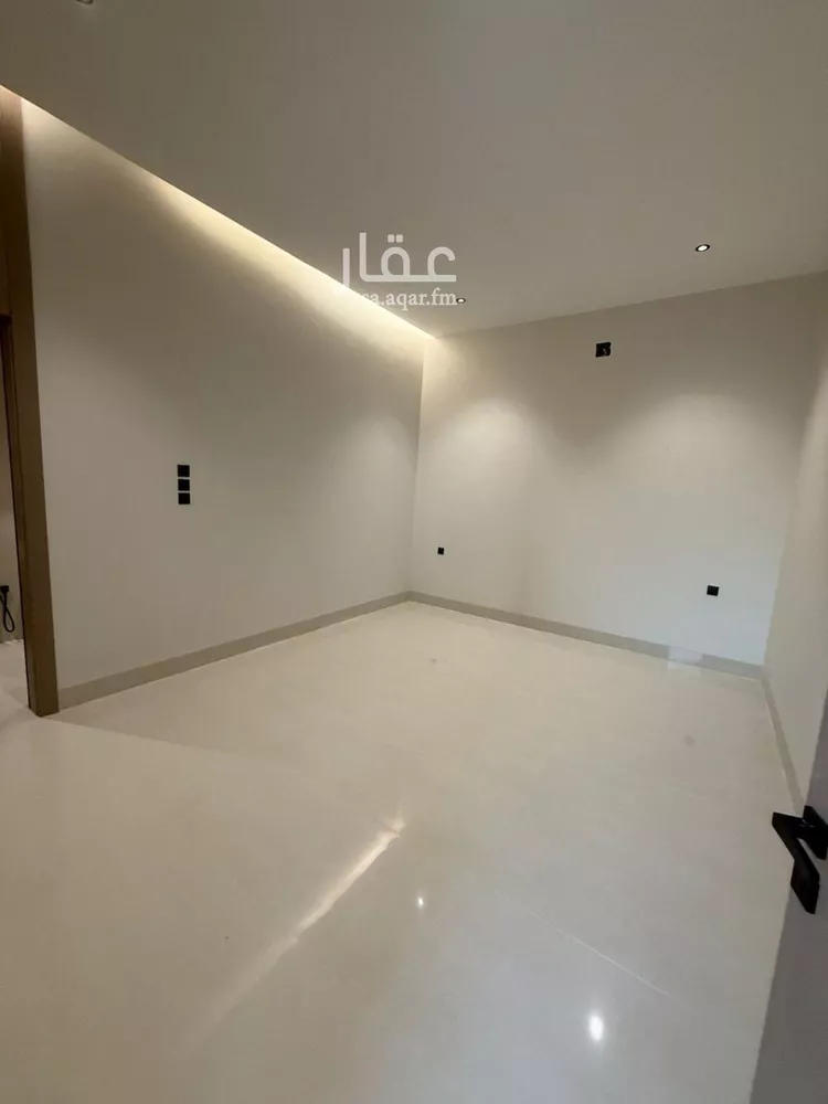 فيلا للبيع في شارع أحمد بن الحسن الأنصاري, حي المهدية, مدينة الرياض, منطقة الرياض صورة 3