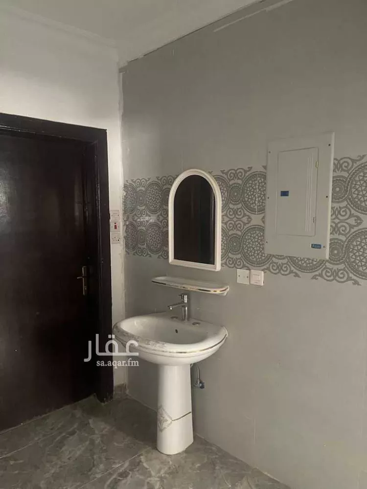 شقة للإيجار في شارع الشيخ عمر بن عبداللطيف بن عبدالرحمن, حي ظهرة البديعة, مدينة الرياض, منطقة الرياض 7