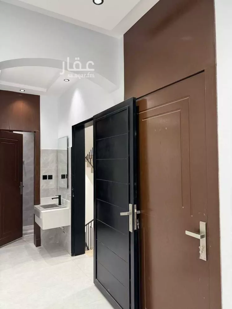 Floor for Sale in Riyadh Al Janadriyah 12