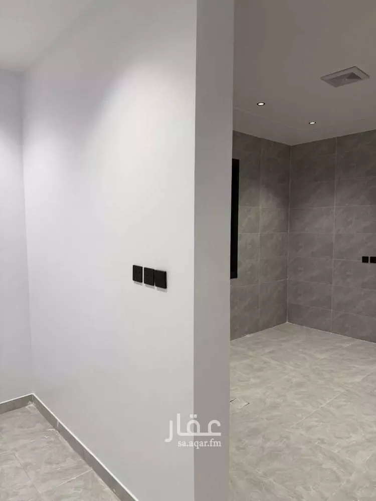 Floor for Sale in Riyadh Al Janadriyah 23