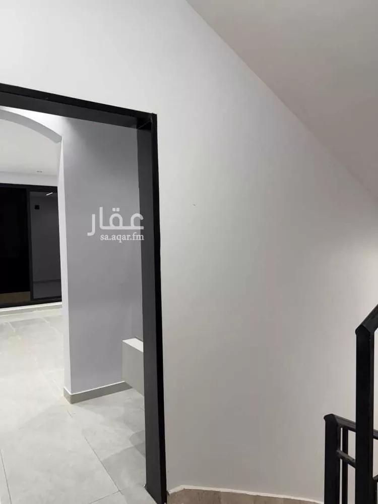 Floor for Sale in Riyadh Al Janadriyah 9