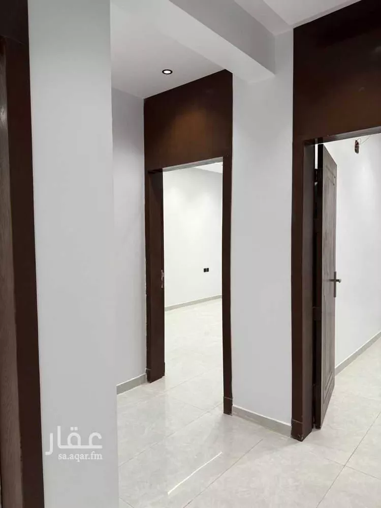 Floor for Sale in Riyadh Al Janadriyah 7