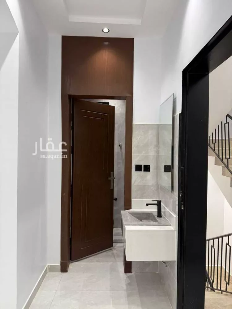 Floor for Sale in Riyadh Al Janadriyah 25