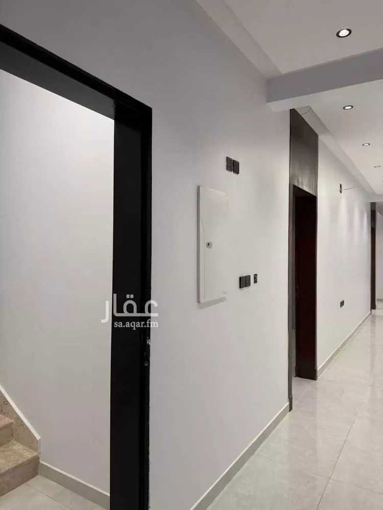 Floor for Sale in Riyadh Al Janadriyah 11