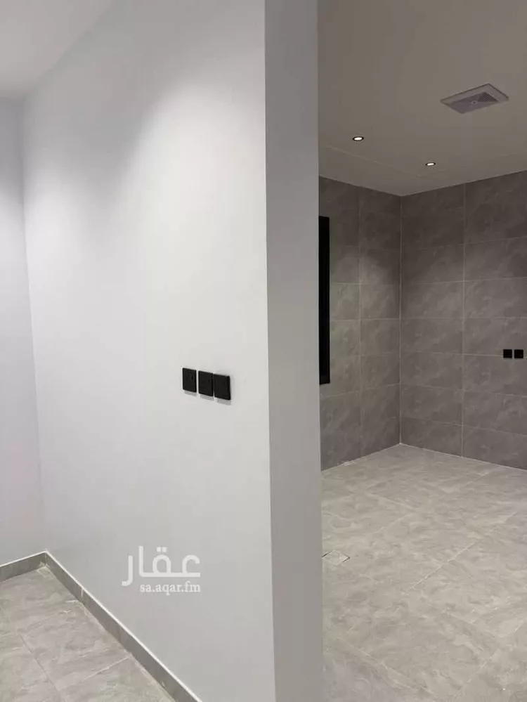 Floor for Sale in Riyadh Al Janadriyah 13