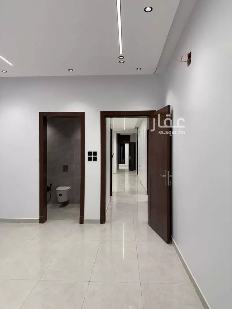 Floor for Sale in Riyadh Al Janadriyah 28