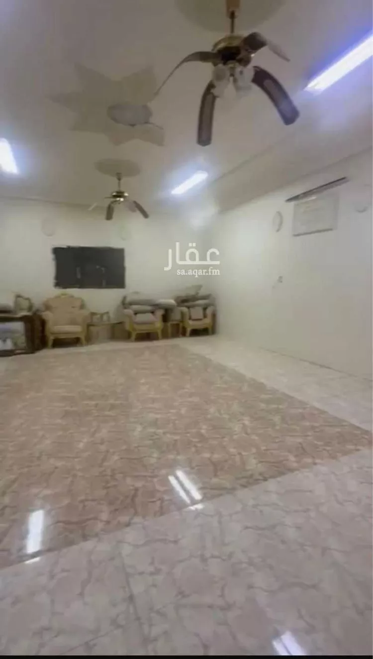 عمارة للإيجار في شارع الغساسنة, حي العزيزية, مدينة النعيرية, المنطقة الشرقية صورة 2