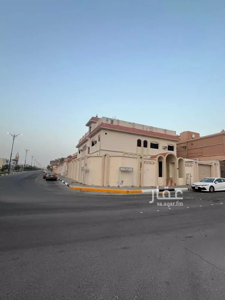 فيلا للبيع في شارع عمر بن الخطاب, حي النزهة2, مدينة بقيق, المنطقة الشرقية صورة 2