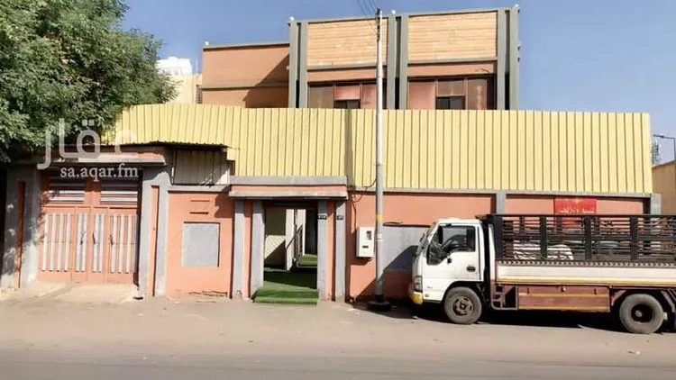 فيلا للبيع في شارع جمال الدين الأفغاني, حي العزيزية, مدينة حائل, منطقة حائل صورة 2