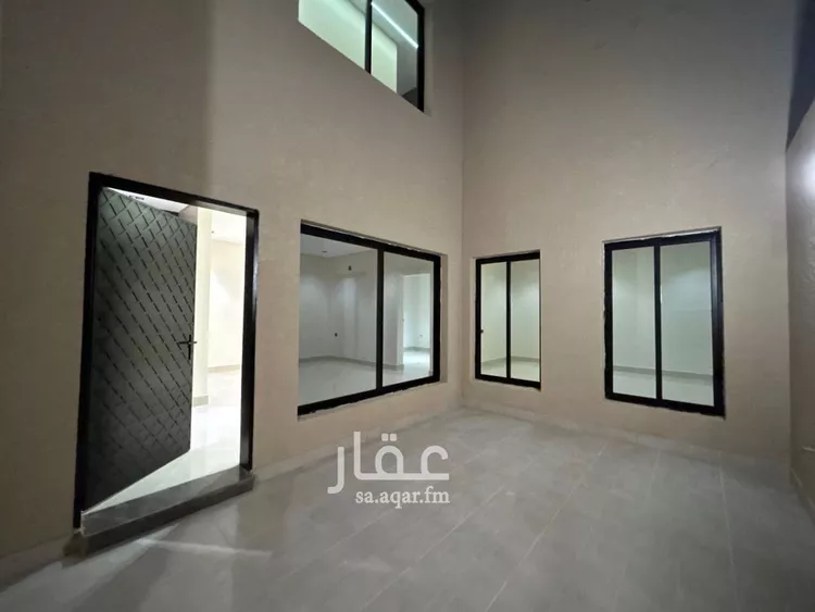 فيلا للبيع في شارع الشيخ عبدالله بن عبداللطيف ال شيخ, حي ظهرة العودة شرق, مدينة الدرعية, منطقة الرياض صورة 2