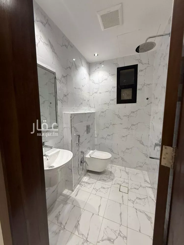 Floor for Sale in Riyadh Okaz 11