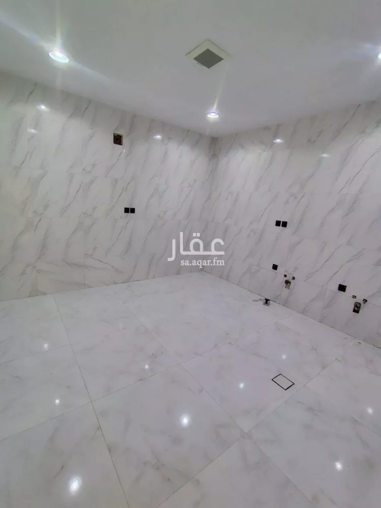 Floor for Sale in Riyadh Okaz 18
