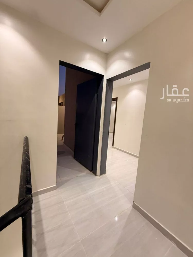 فيلا للبيع في شارع عبدالرحمن ابن مقبل, حي عكاظ, مدينة الرياض, منطقة الرياض صورة 3