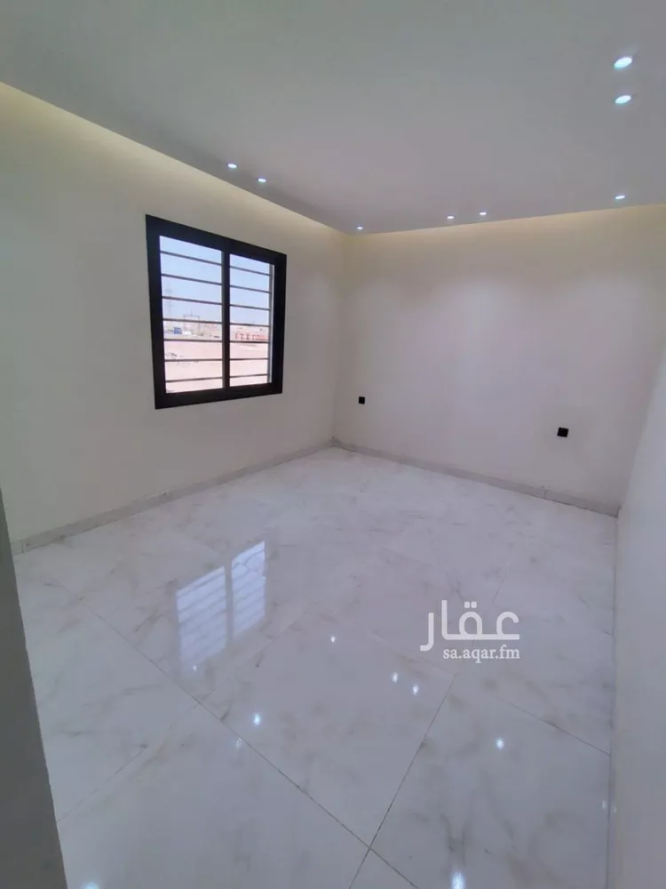Floor for Sale in Riyadh Okaz 9
