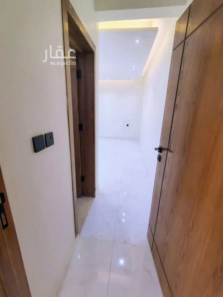 Floor for Sale in Riyadh Okaz 12