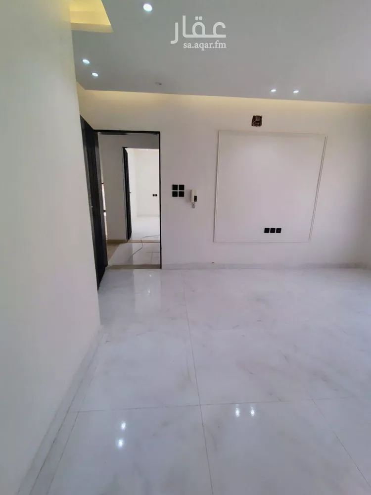 Floor for Sale in Riyadh Okaz 8