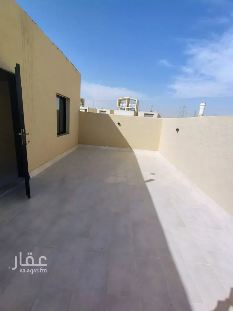 Floor for Sale in Riyadh Okaz 18