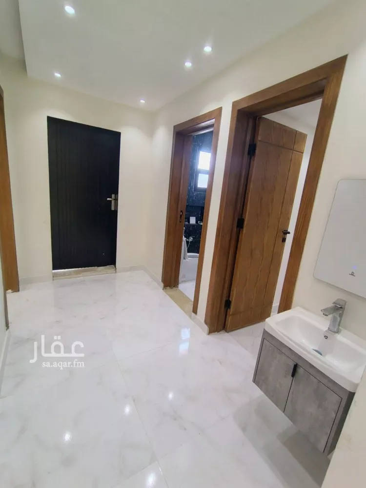 Floor for Sale in Riyadh Okaz 10