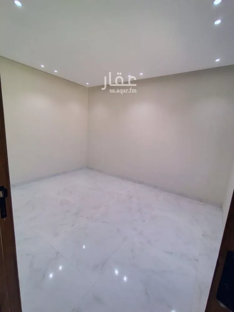 Floor for Sale in Riyadh Okaz 20