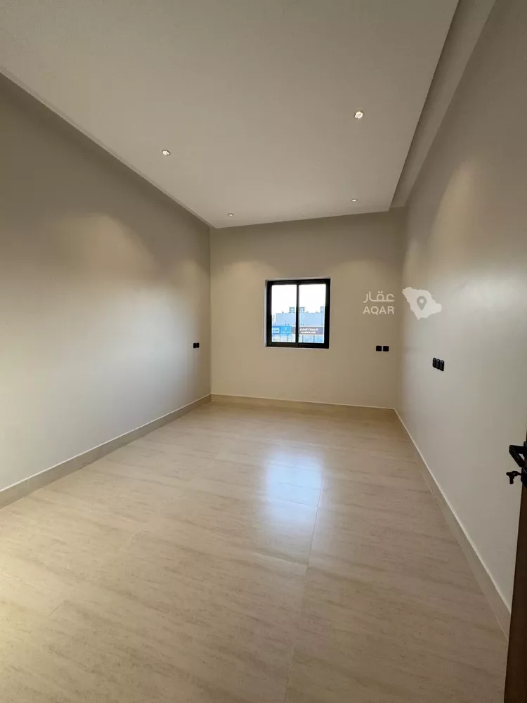 Floor for Sale in Riyadh Al Arid 5